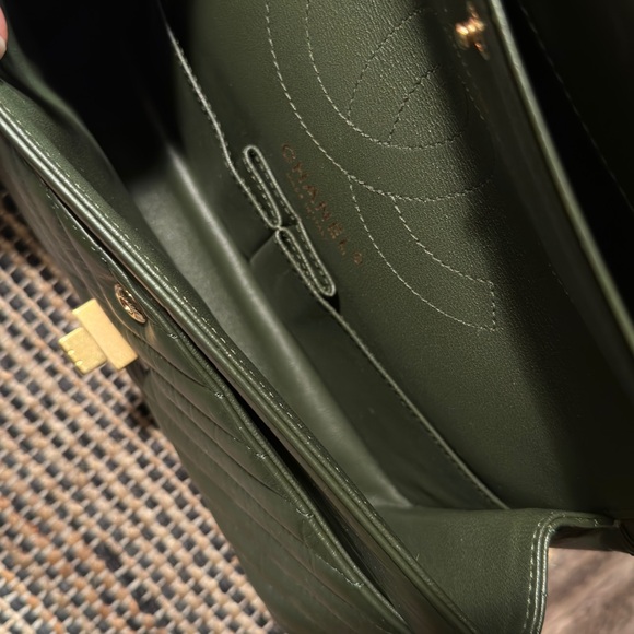 NEW Chanel 2.55 225 Reissue 16A Green Chevron Calfskin GHW Small Flap Classic - Picture 11 of 13